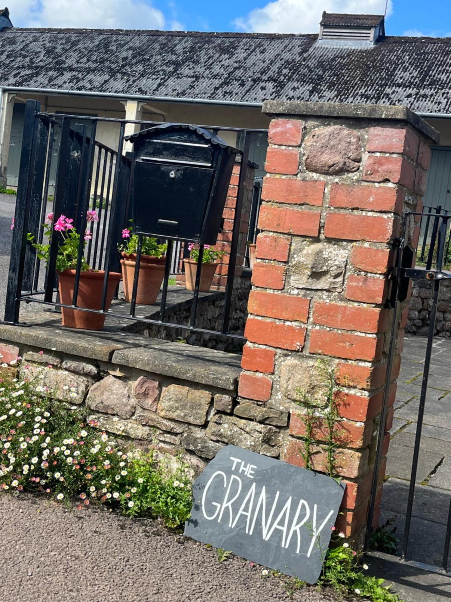 The Granary Villa Abergavenny Exteriör bild